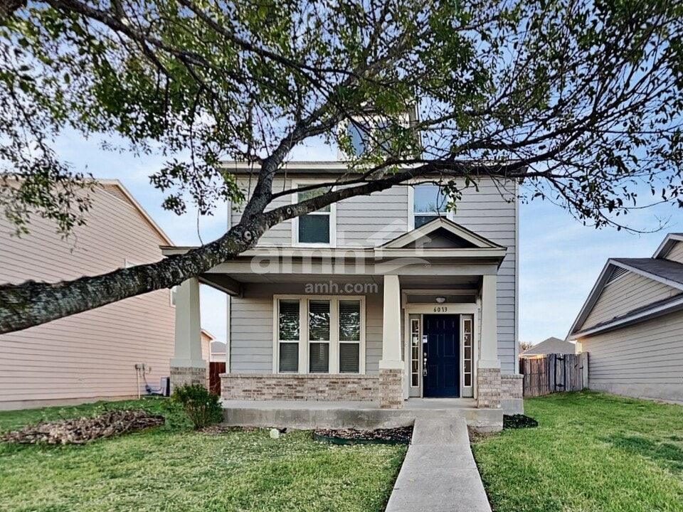6013 Midcrown Dr in San Antonio, TX - Building Photo