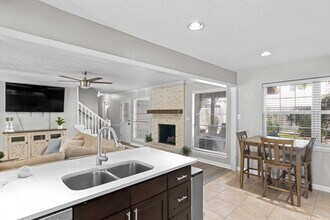 13910 Ella Lee Ln in Houston, TX - Building Photo - Building Photo