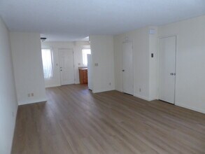 240 Ellwood Beach Dr in Goleta, CA - Foto de edificio - Building Photo