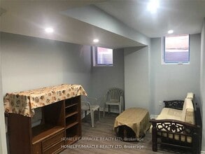 93 Whitehouse Cres in Brampton, ON - Building Photo - Building Photo