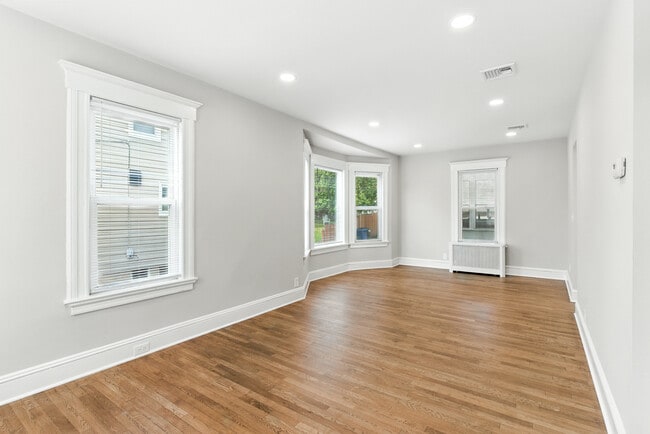 45 Oakridge Rd in West Orange, NJ - Building Photo - Building Photo