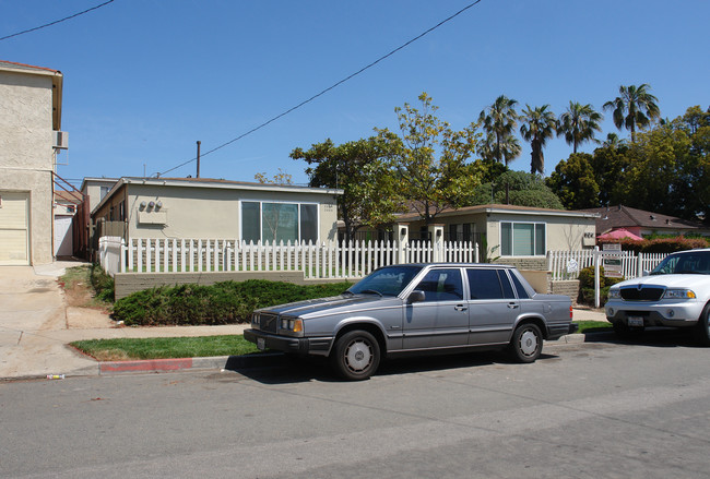 2062-2072 Oliver Ave in San Diego, CA - Building Photo - Building Photo