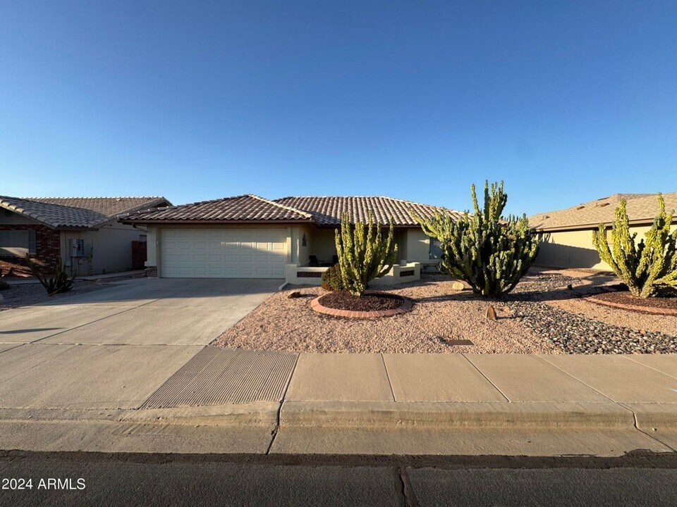 7926 E Naranja Ave in Mesa, AZ - Foto de edificio