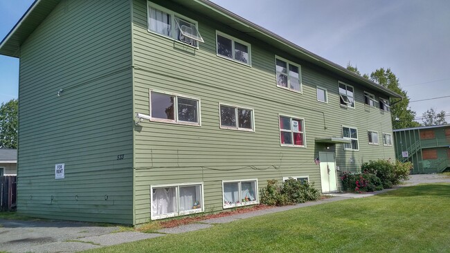 534 N Lane St, Unit 3 in Anchorage, AK - Foto de edificio - Building Photo
