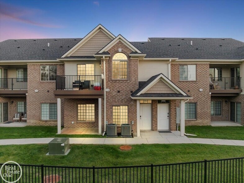 2850 Barrington Square, Unit 3C in Auburn Hills, MI - Building Photo