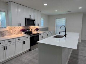 310 Sunset Ct in Arlington, TX - Building Photo - Building Photo