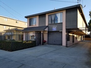 13230 Cordary Ave, Unit B in Hawthorne, CA - Foto de edificio - Building Photo