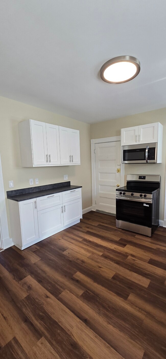 22 Morton St, Unit 22A in Waltham, MA - Foto de edificio - Building Photo