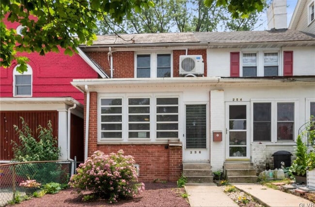 256 Lehigh Ave in Palmerton, PA - Foto de edificio - Building Photo