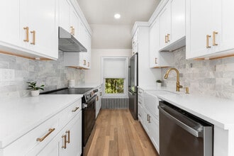 211 Union Ave, Unit 1 in Saratoga Springs, NY - Building Photo - Building Photo
