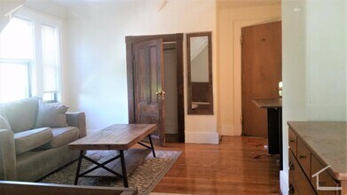 31 Quint Ave in Boston, MA - Building Photo - Building Photo