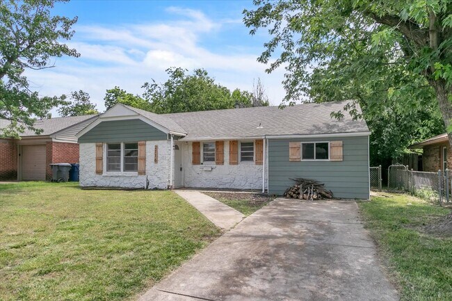 2116 Andover Ct in The Village, OK - Foto de edificio - Building Photo