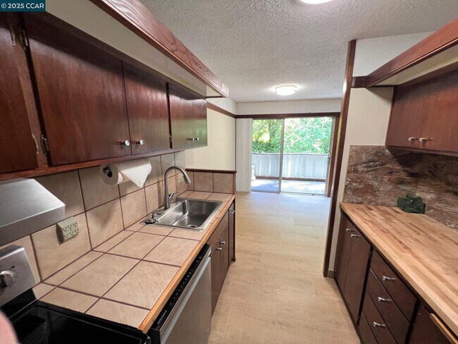 67 Brookwood Rd in Orinda, CA - Building Photo - Building Photo