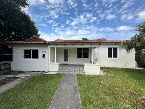2155 Biarritz Dr in Miami, FL - Building Photo - Building Photo
