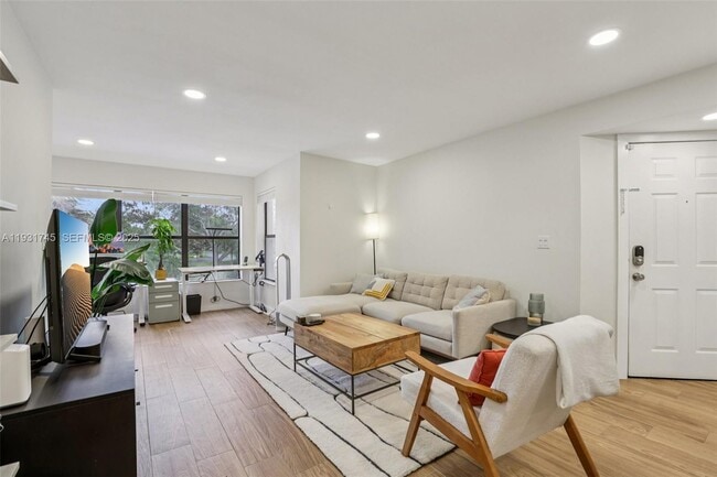 2926 S University Dr in Davie, FL - Building Photo - Building Photo