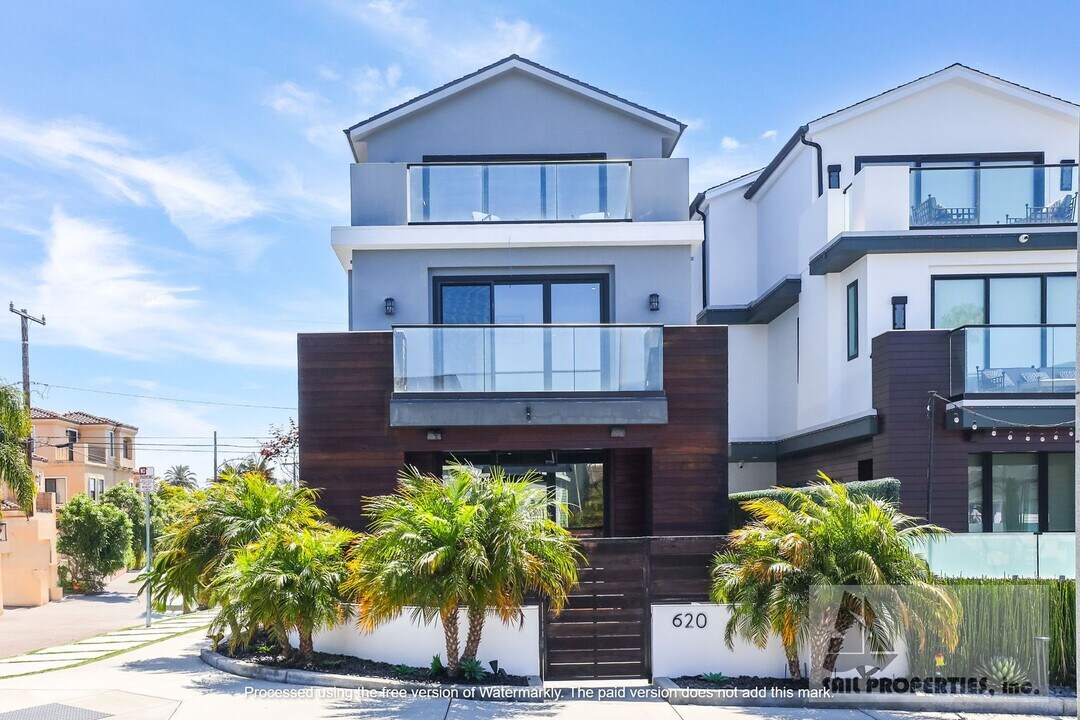 620 Huntington St in Huntington Beach, CA - Building Photo