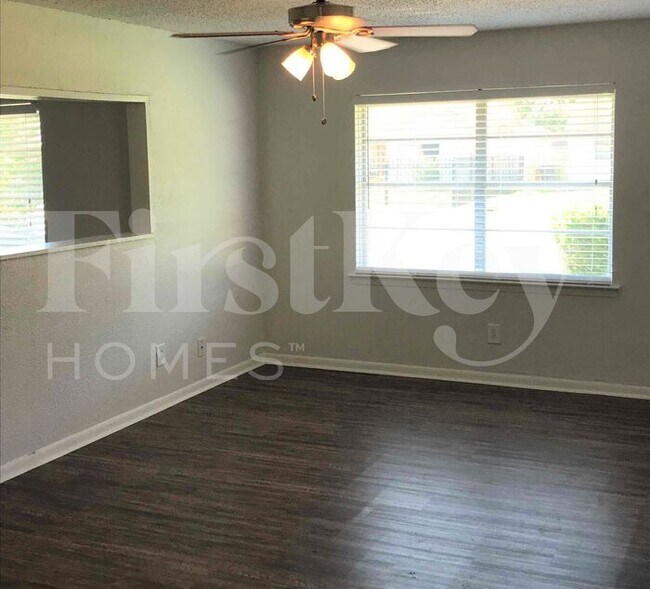 5210 Greylog Dr in Houston, TX - Building Photo - Building Photo