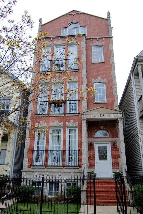 921 W Fletcher St, Unit 2 in Chicago, IL - Building Photo
