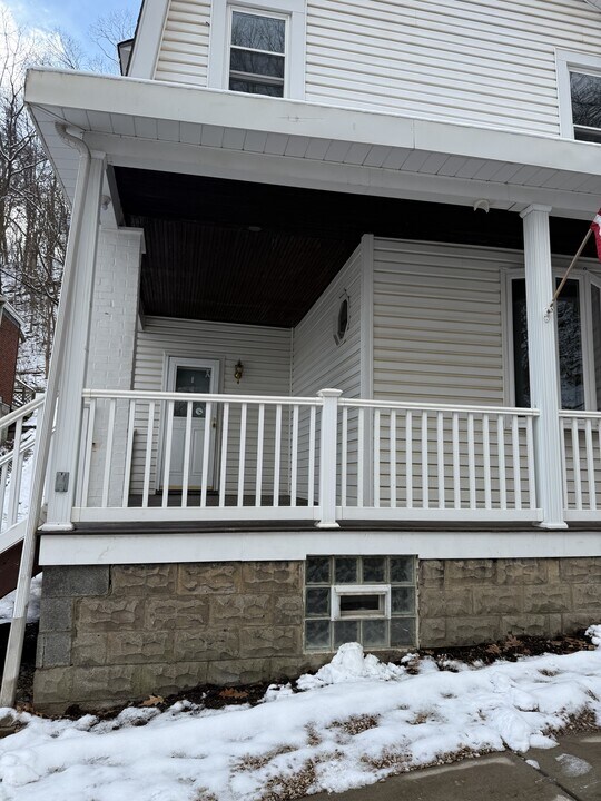 550 Wood St in Pitcairn, PA - Building Photo