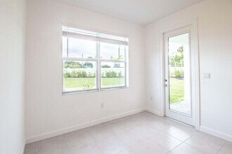 4819 Navali Dr in Wellington, FL - Building Photo - Building Photo