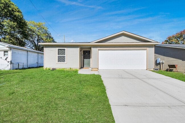 164 Goldenrod in Livingston, TX - Building Photo - Building Photo