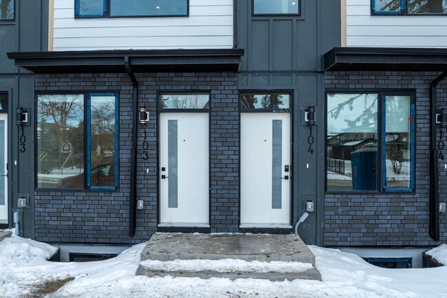 Mount Pleasant Parkside Townhomes in Calgary, AB - Building Photo - Building Photo