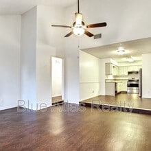 916 Hilltop Dr in Irving, TX - Building Photo - Building Photo