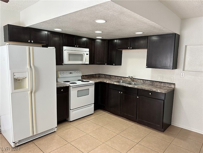 310 Eastminister Ct, Unit A in Henderson, NV - Building Photo - Building Photo