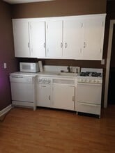 721 N Perry St, Unit Apt 2 Palmer student only in Davenport, IA - Building Photo - Building Photo