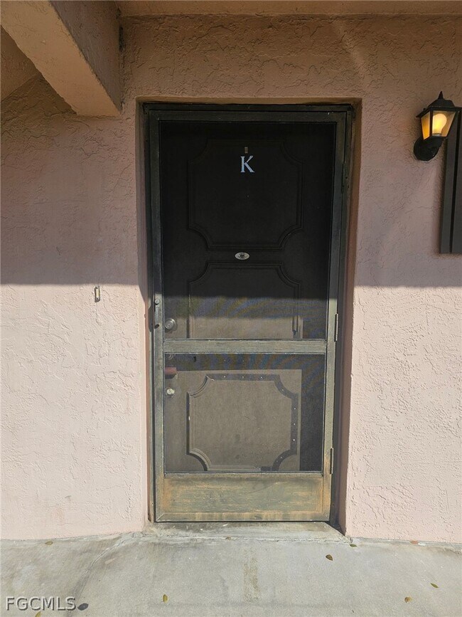 1221 SE 46th Ln in Cape Coral, FL - Foto de edificio - Building Photo