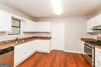 590 Mary Erna Dr in Fairburn, GA - Building Photo - Building Photo