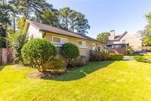 1507 Cortez Ln NE in Atlanta, GA - Foto de edificio - Building Photo