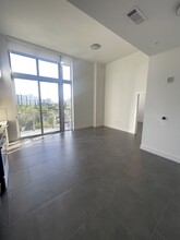 337 NE 34th St, Unit A3C in Miami, FL - Building Photo - Building Photo