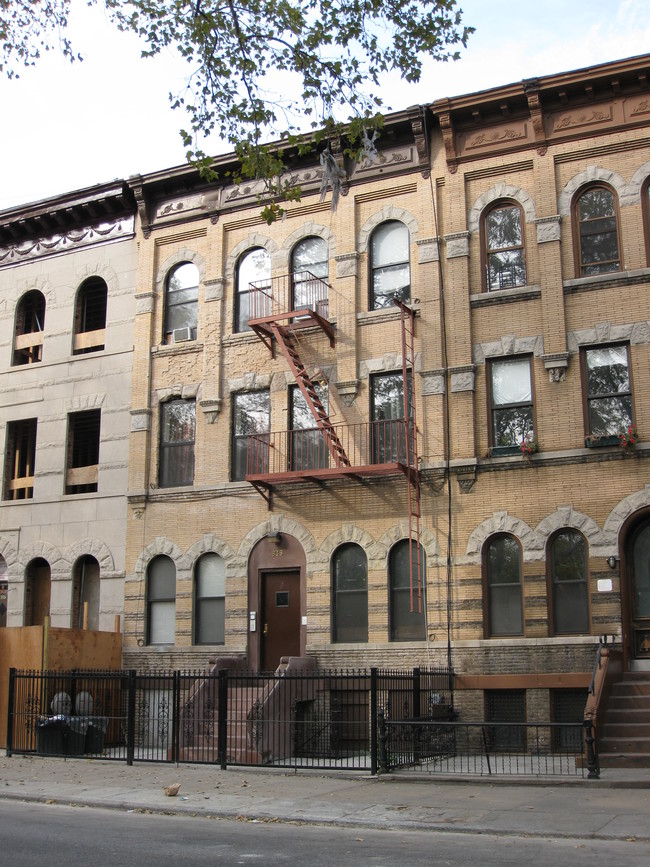 839 Halsey St in Brooklyn, NY - Building Photo - Building Photo