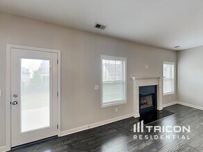 1056 Lindyn Lee Wy in Gallatin, TN - Foto de edificio - Building Photo