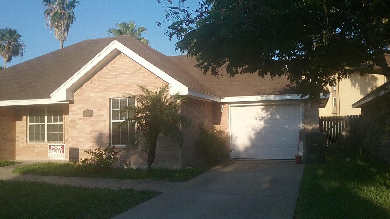 2101 Fountain View Ct in Harlingen, TX - Foto de edificio