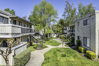 California Center Apartments in Sacramento, CA - Building Photo - Building Photo