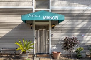 Midtown Manor Rooming House in Sacramento, CA - Building Photo