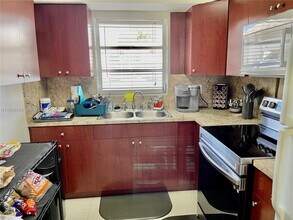 7328 SW 82nd St in Miami, FL - Building Photo - Building Photo