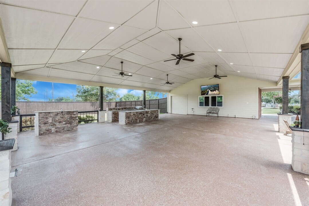 30062 N Fulshear Dr in Fulshear, TX - Building Photo