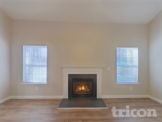 2008 Pheasant Glen Rd in Charlotte, NC - Foto de edificio - Building Photo