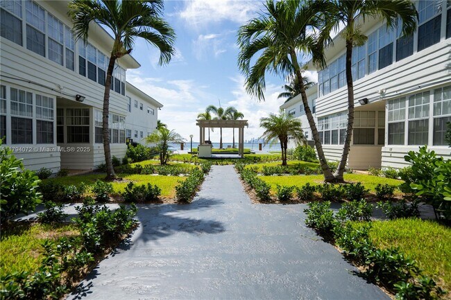 1940 Bay Dr in Miami, FL - Building Photo - Building Photo