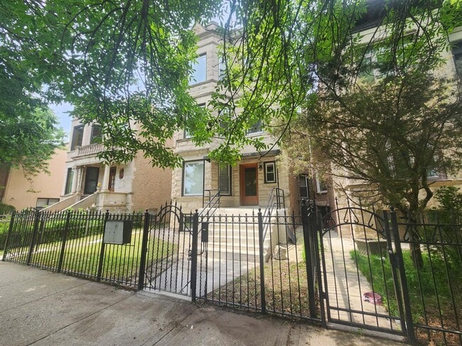 property at 1412 N Kedzie Ave
