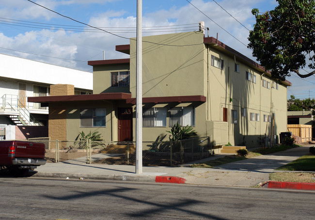 627 W Queen St in Inglewood, CA - Building Photo - Building Photo