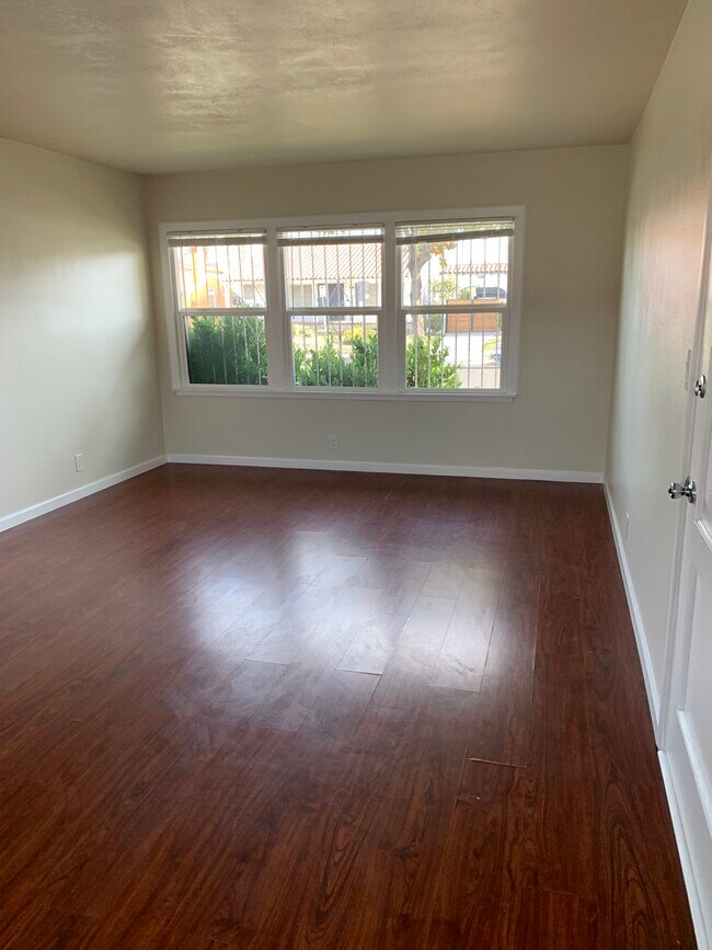 3311 W 78th St, Unit 1 in Los Angeles, CA - Foto de edificio - Building Photo