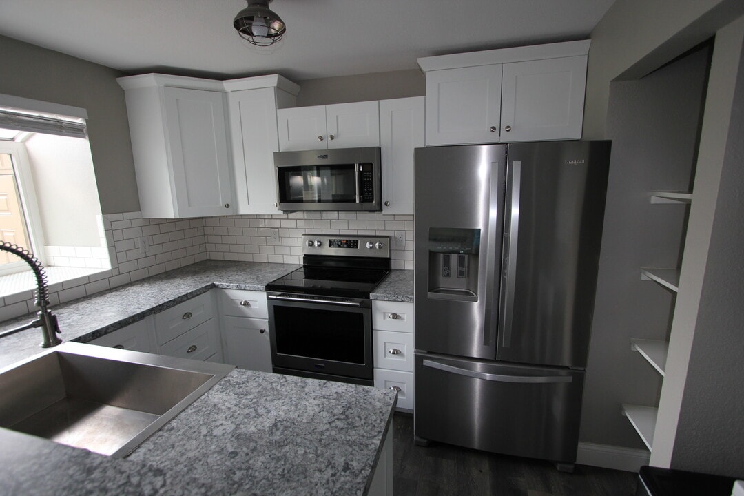 6613 Warbler Ln in Colorado Springs, CO - Building Photo