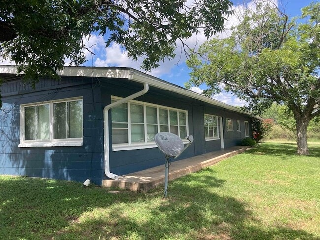 property at 1635 River Oaks Dr