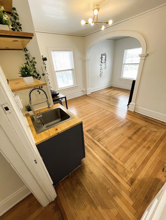 3721 Cottage Grove Ave in Des Moines, IA - Building Photo - Building Photo