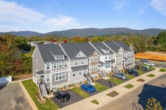 2423 Anlee Rd, Unit A in Crozet, VA - Foto de edificio - Building Photo