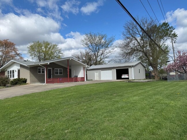 663 Redwood Dr in Clarksville, IN - Building Photo - Building Photo